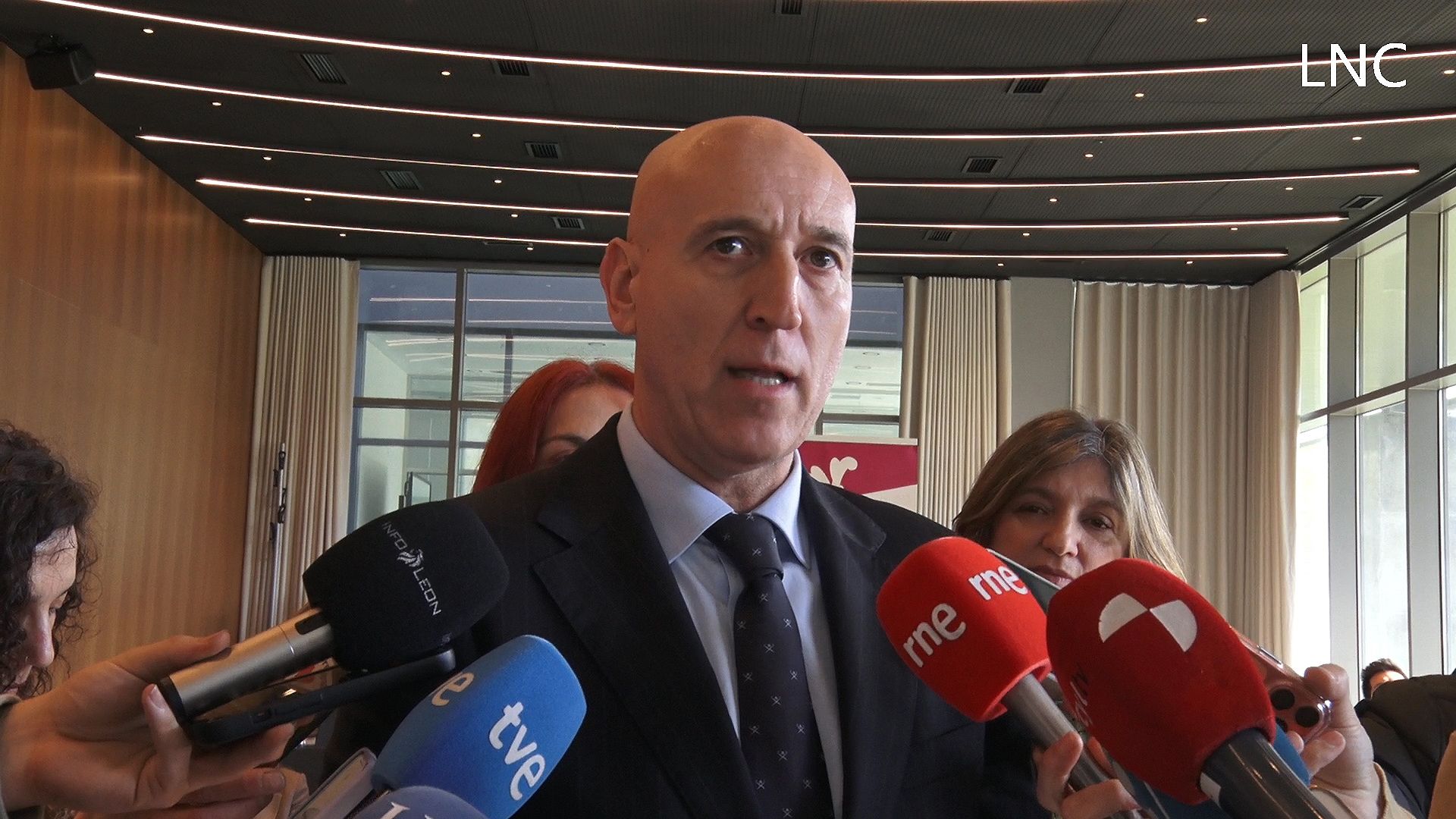 El Gobierno pospone hasta agosto la elección de la sede de la Agencia de Salud Pública a la que aspira León El Gobierno pospone hasta agosto la elección de la sede de la Agencia de Salud Pública a la que aspira León