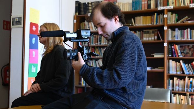 Marcos Roddie lleva toda la semana compartiendo el espacio con los residentes y rodando su película.SAÚL ARÉN