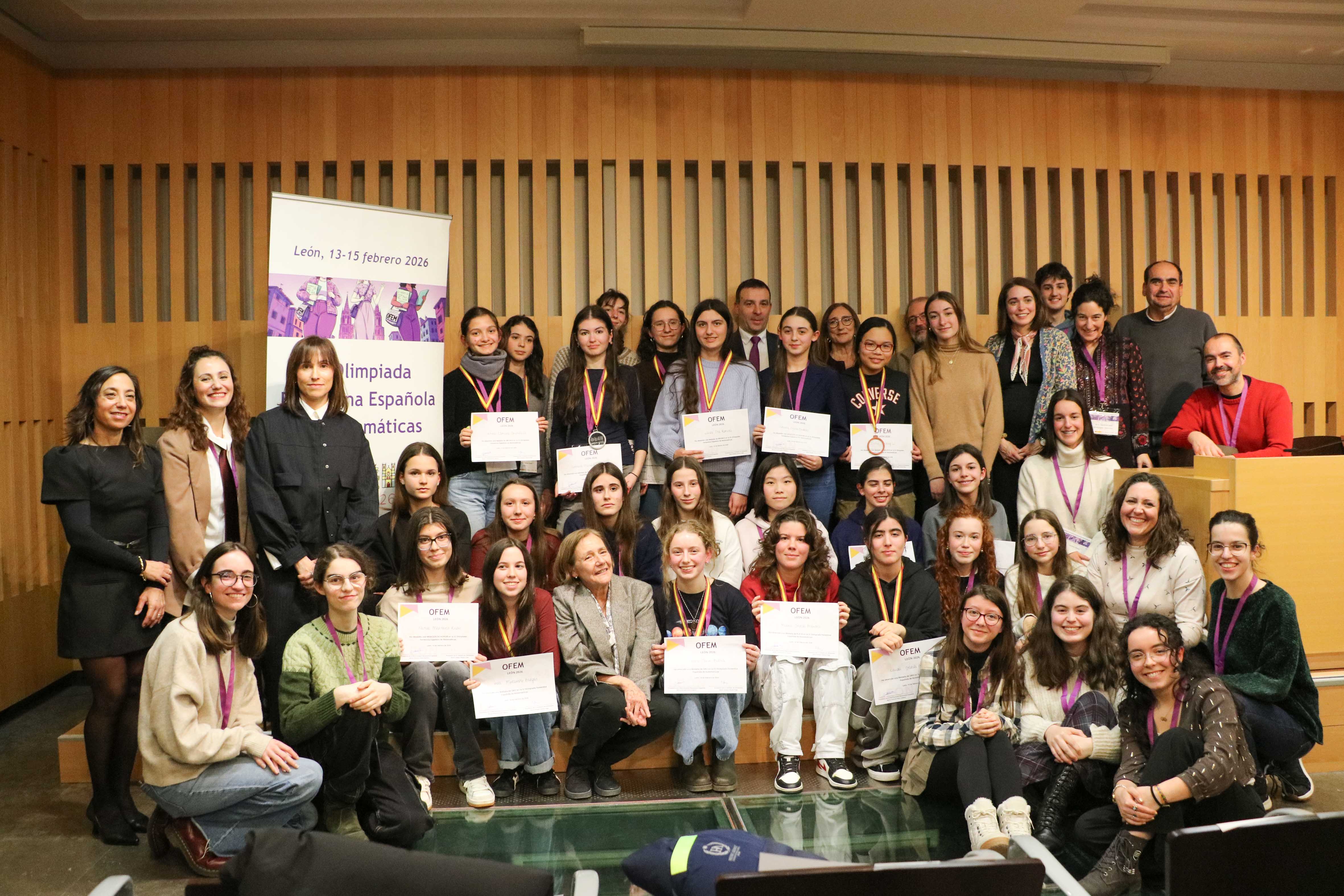 Foto de familia de las representantes.