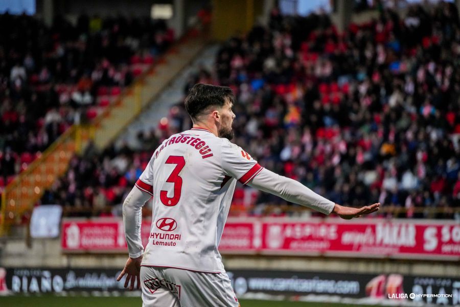 Satrústegui volvió a la titularidad ante el Zaragoza, algo que no ocurría desde la jornada 1 en Burgos. LALIGA
