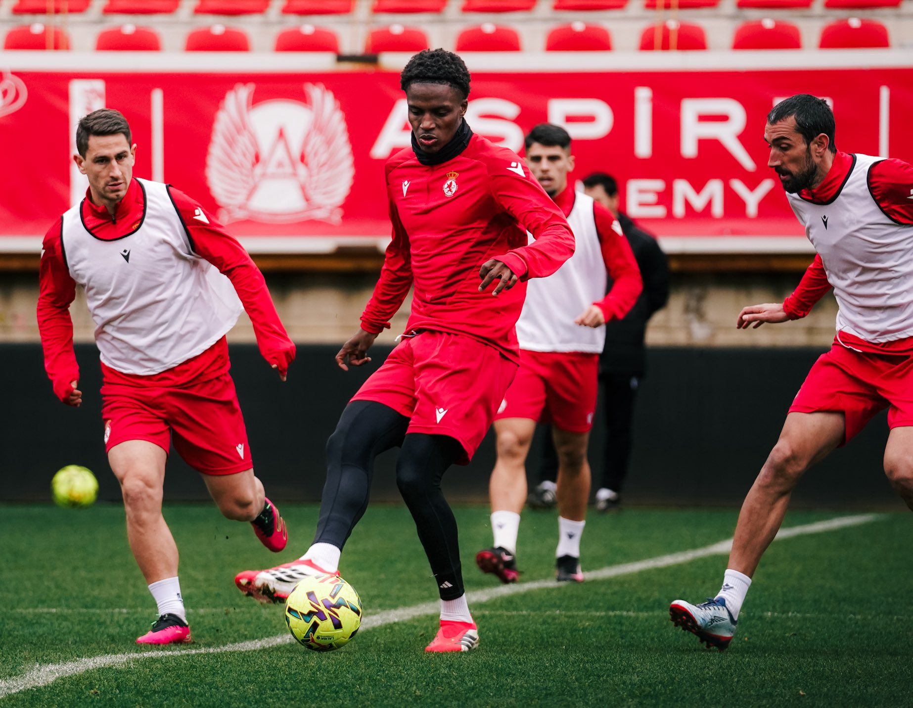 La Cultural de ejercitó el pasado miércoles en el Reino de León. CULTURAL