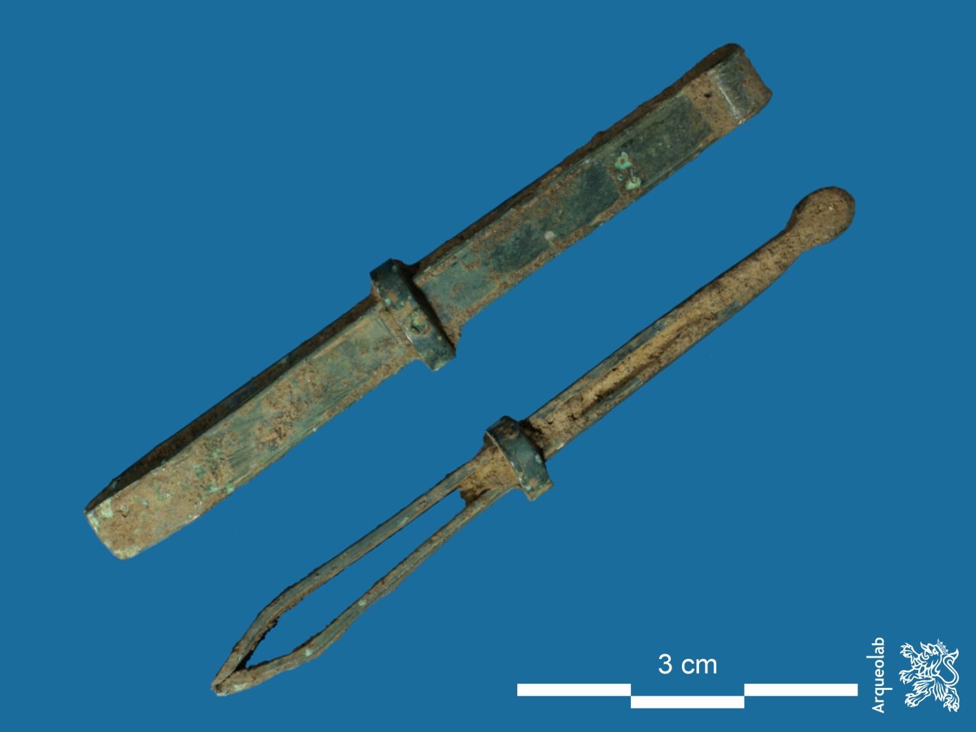 Pinza de bronce de época romana depositada en el Museo de León. CEDIDA