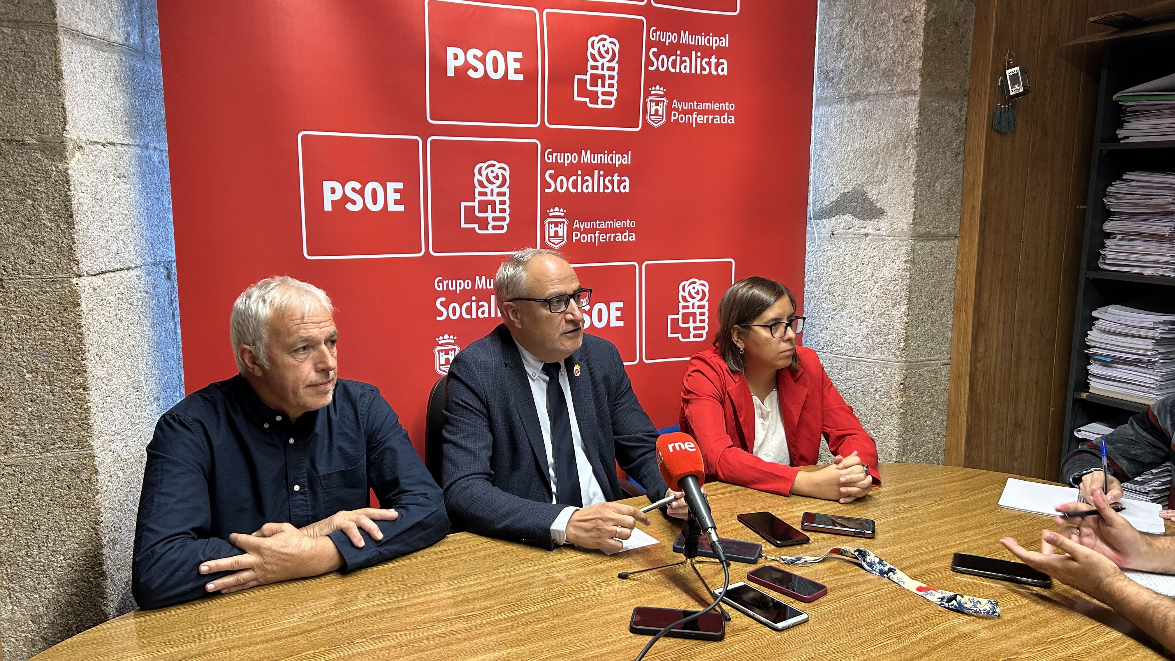 PSOE Ponferrada en una imagen de archivo, con la concejala Silvia Blanco a la derecha.