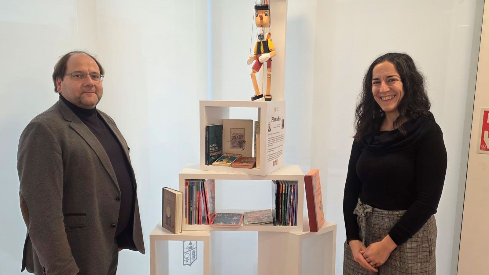 Un instante de la inauguración del nuevo espacio en la Casa de la Poesía de La Bañeza. | L.N.C.