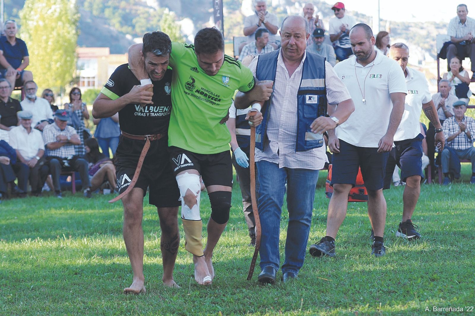 Moisés Vega, La Roca; y David Flecha, Flechina, han tenido que pasar por el quirófano con graves lesiones de rodilla; Roberto R. Bulnes, ahora árbitro sufrió un reciente problema cardiaco. L.N.C.