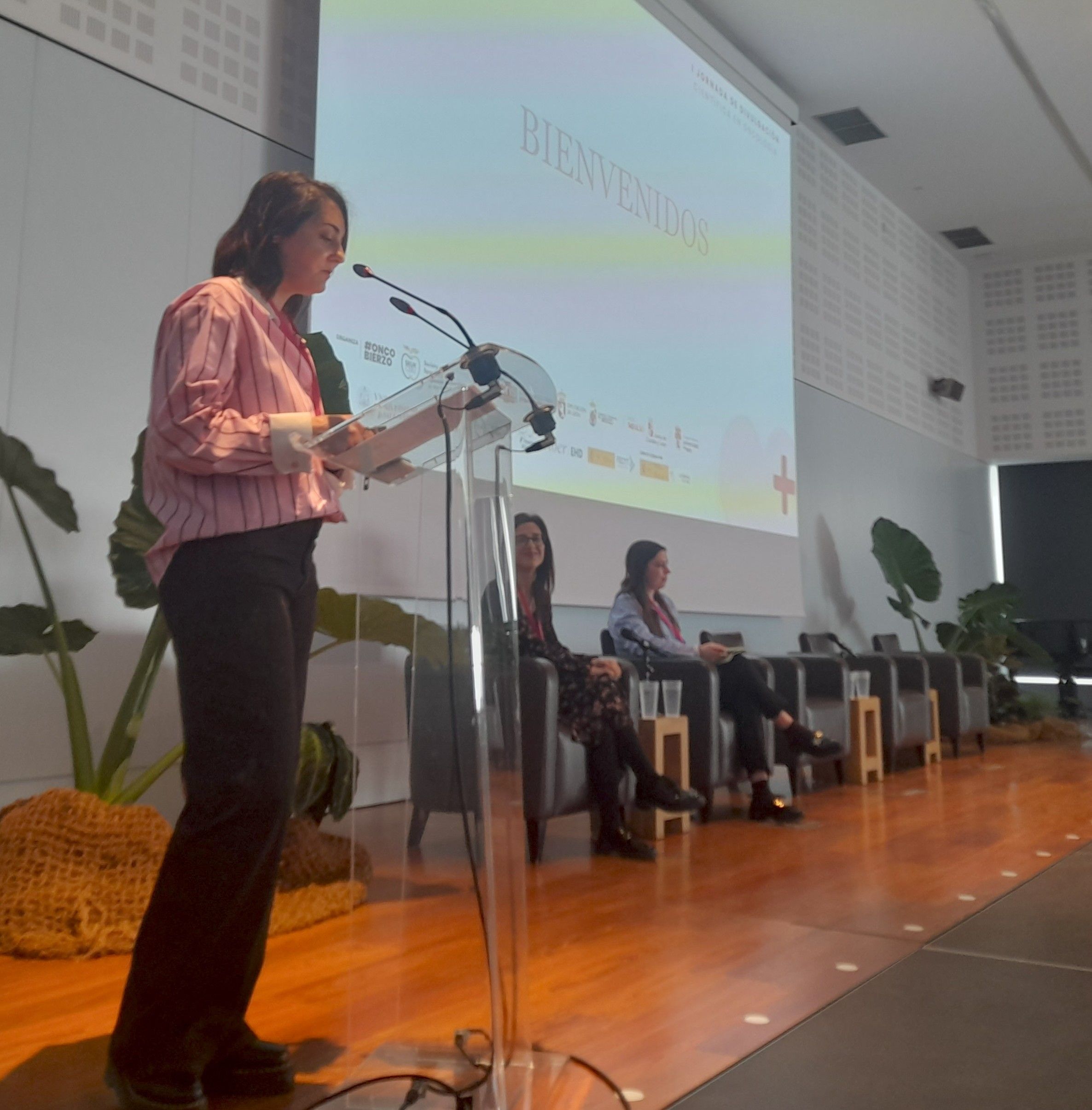 Apertura de las jornadas por Sandra Fernández. | MAR IGLESIAS