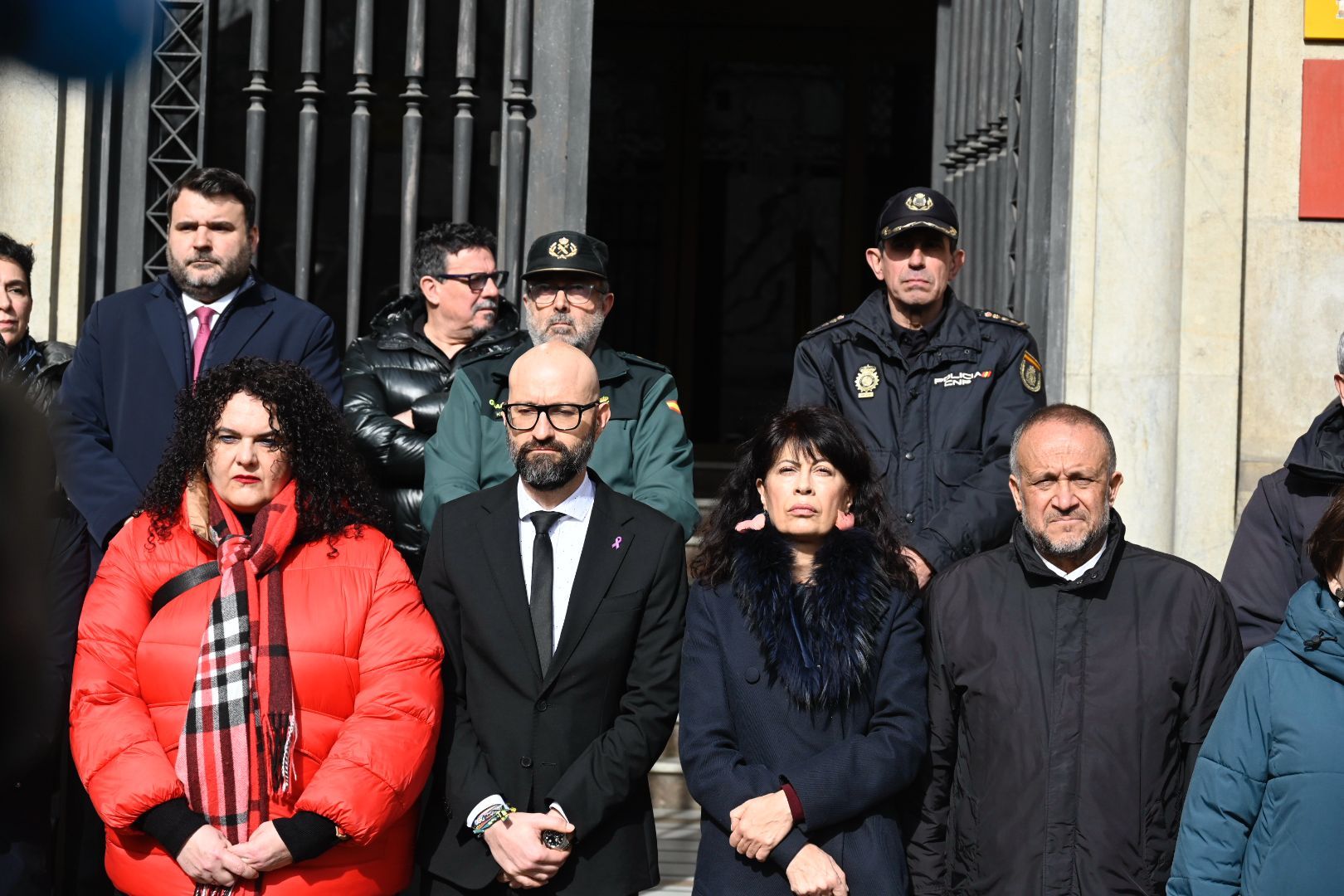 Autoridades locales y nacionales guardaron un minuto de silencio en León | SAÚL ARÉN Autoridades locales y nacionales guardaron un minuto de silencio en León | SAÚL ARÉN