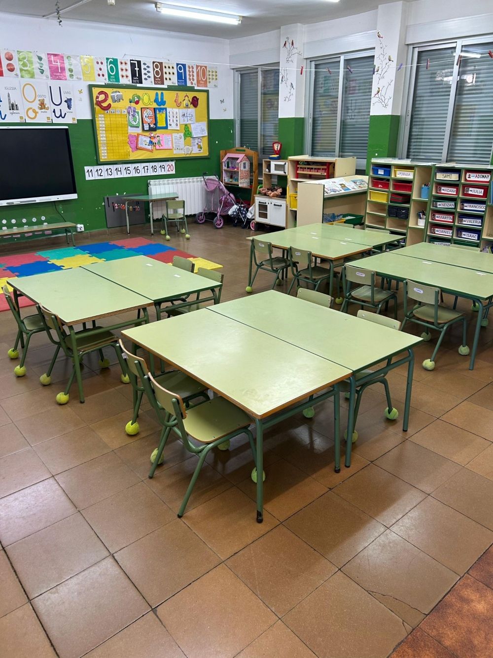 Una de las clases del edificio de Infantil del colegio Trepalio, lista para la vuelta a las clases tras las obras | L.N.C. Una de las clases del edificio de Infantil del colegio Trepalio, lista para la vuelta a las clases tras las obras | L.N.C.