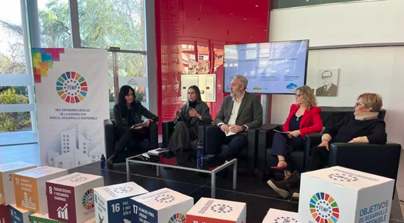 Mesa de la FEMP, con la participación de la alcaldesa de Murias, Carmen Mallo. | L.N.C.