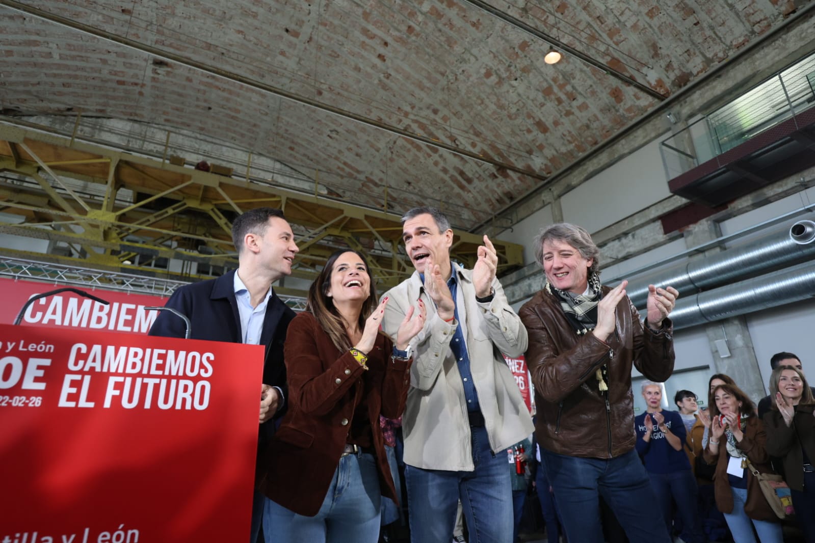 Javier Cendón, Nuria Rubio, Pedro Sánchez y Carlos Martínez, este domingo en Ponferrada. | FERNANDO OTERO