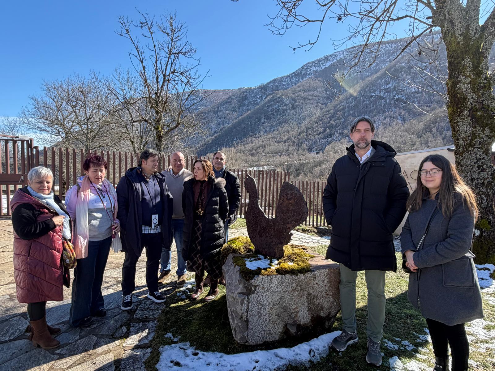 Visita de los responsables del PP de León al centro del Urogallo. L.N.C.