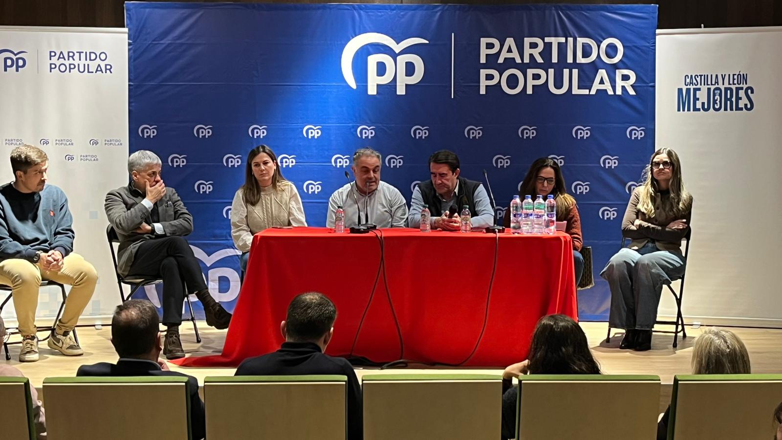 Reunión con alcaldes y portavoces del PP en la zona de Astorga y la ribera del Órbigo. | L.N.C.