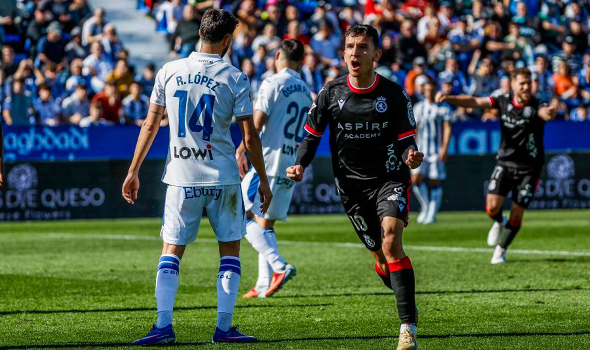 Chacón celebra el gol con el que la Cultural se adelantó en Leganés. | LALIGA