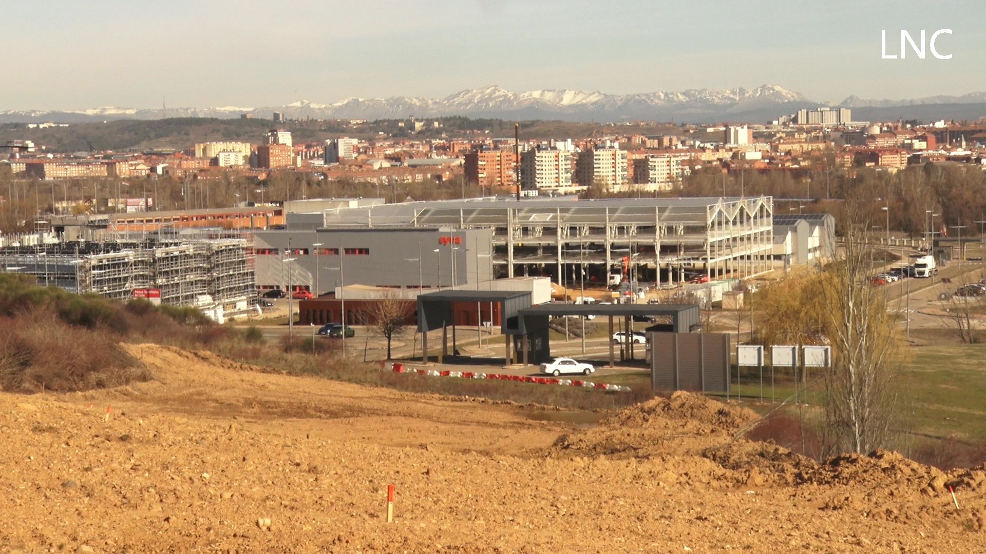 Obras de ampliación del Parque Tecnológico de León, con el edificio de Syva en el centro. | LAURA PASTORIZA