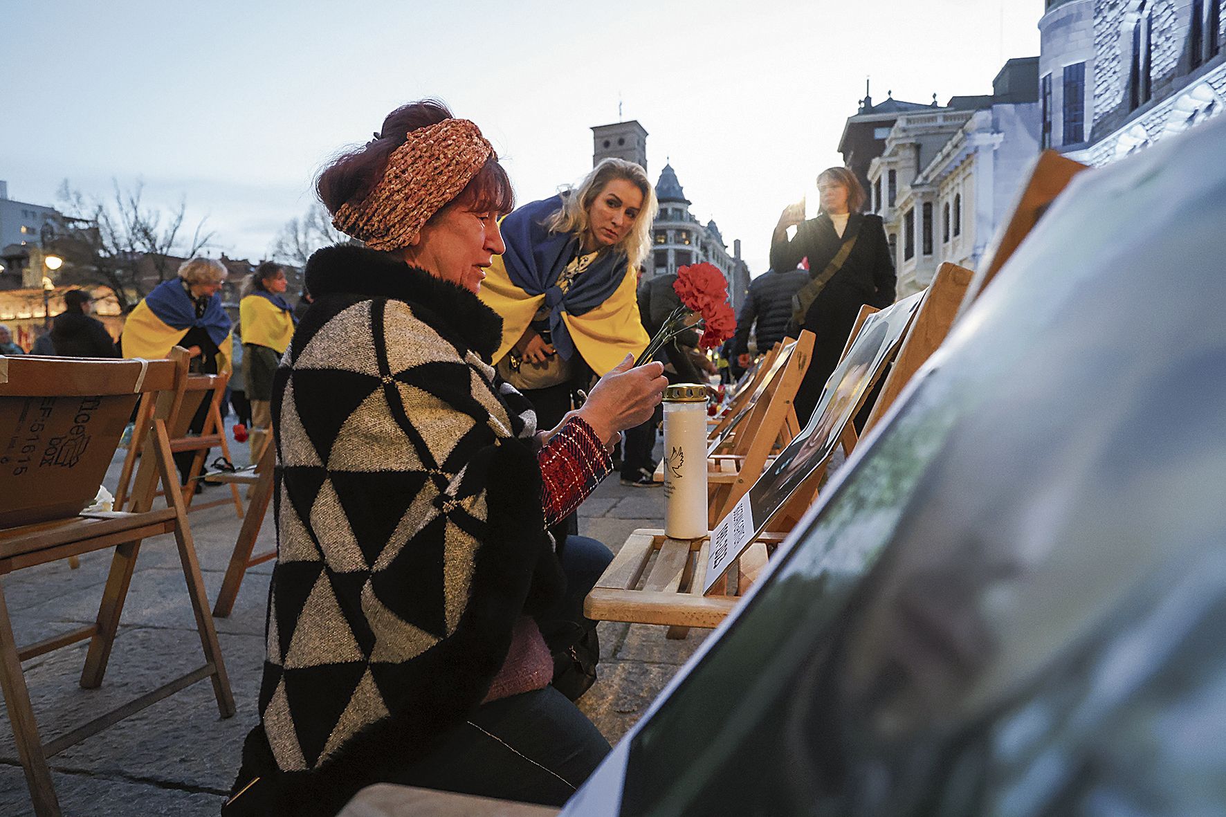 IConcentración celebrada ayer por la tarde en la ciudad de León con motivo del cuarto aniversario de la invasión rusa | FERNANDO OTERO