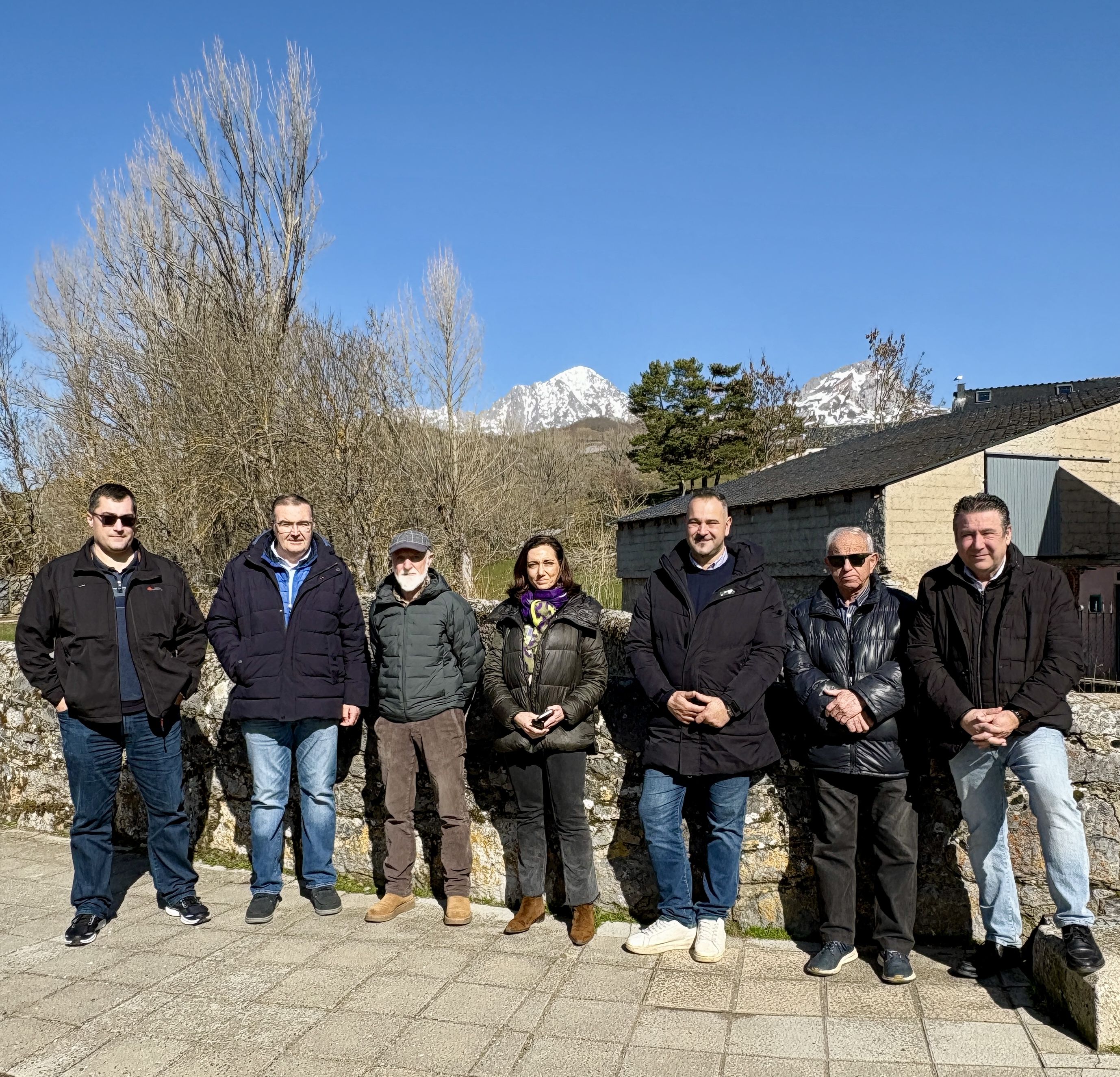 Un instante de la visita de UPL a San Emiliano.
