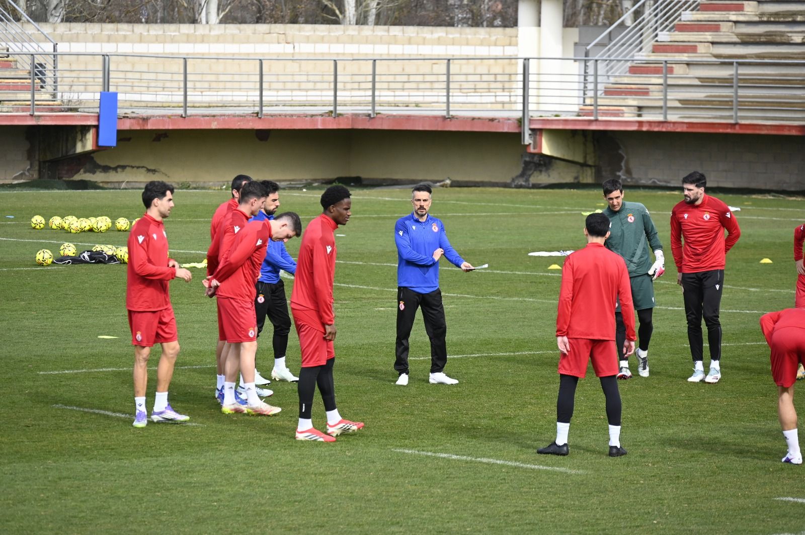 Diferentes momentos de la primera sesión de De la Barrera con la Cultural en el Área de Puente Castro. SAÚL ARÉN (4)