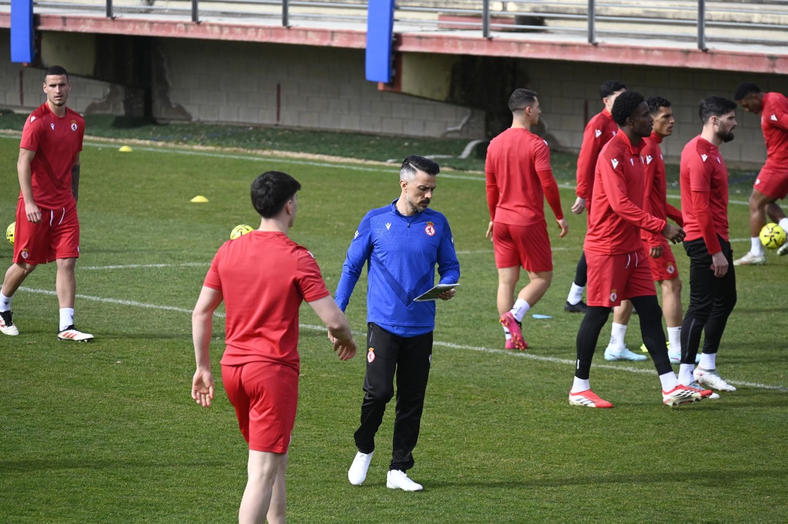 Diferentes momentos de la primera sesión de De la Barrera con la Cultural en el Área de Puente Castro. SAÚL ARÉN (5)