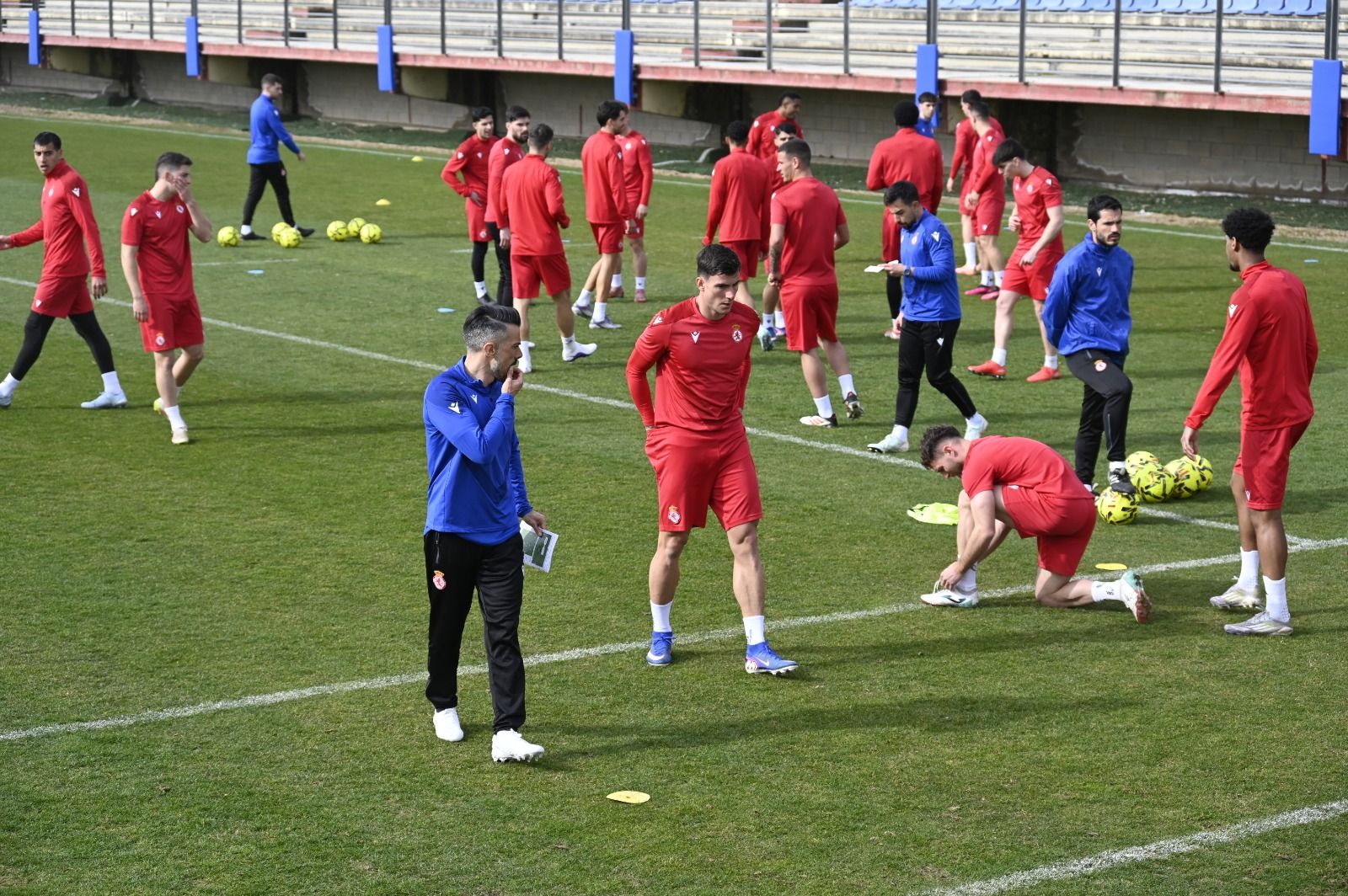 Diferentes momentos de la primera sesión de De la Barrera con la Cultural en el Área de Puente Castro. SAÚL ARÉN (6)
