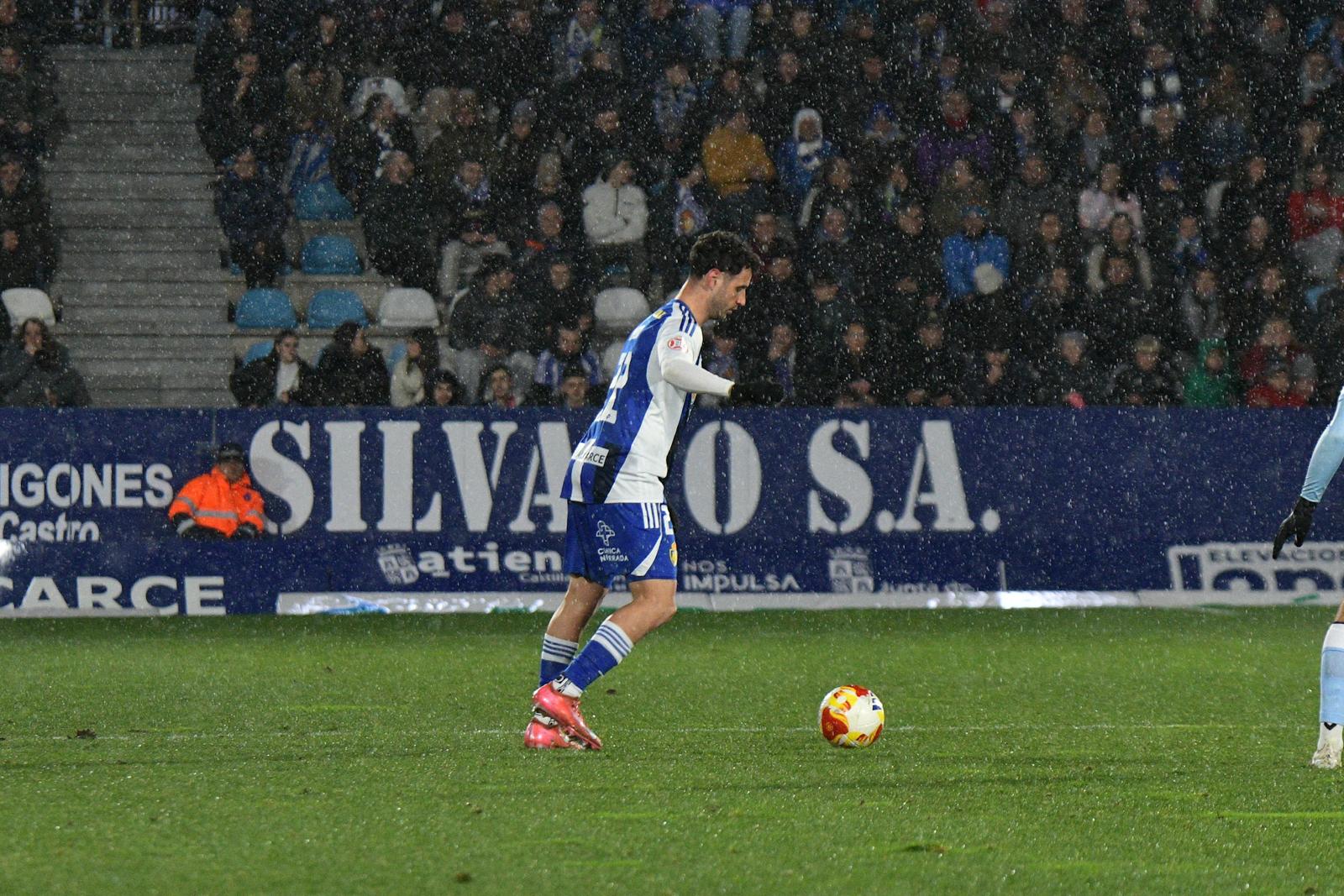 Vicente Esquerdo ha vuelto a ser importante en la Ponferradina tras superar una dura pubalgia. ENRIQUE RAMÓN