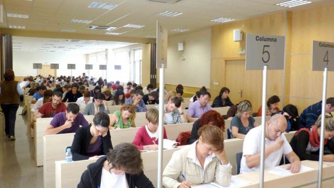 La oferta académica abarca titulaciones oficiales, microcredenciales, idiomas y programas de acceso. UNED PONFERRADA