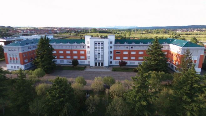En la fotografía, vista aérea del colegio Jesuitas de León. En la fotografía, vista aérea del colegio Jesuitas de León.