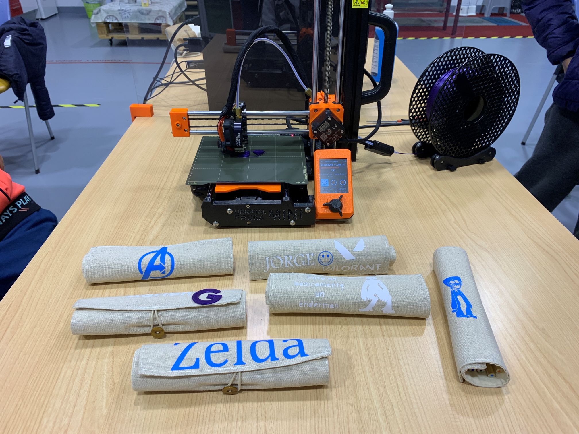 Aprenden distintas tecnologías a través de pequeños proyectos personales.