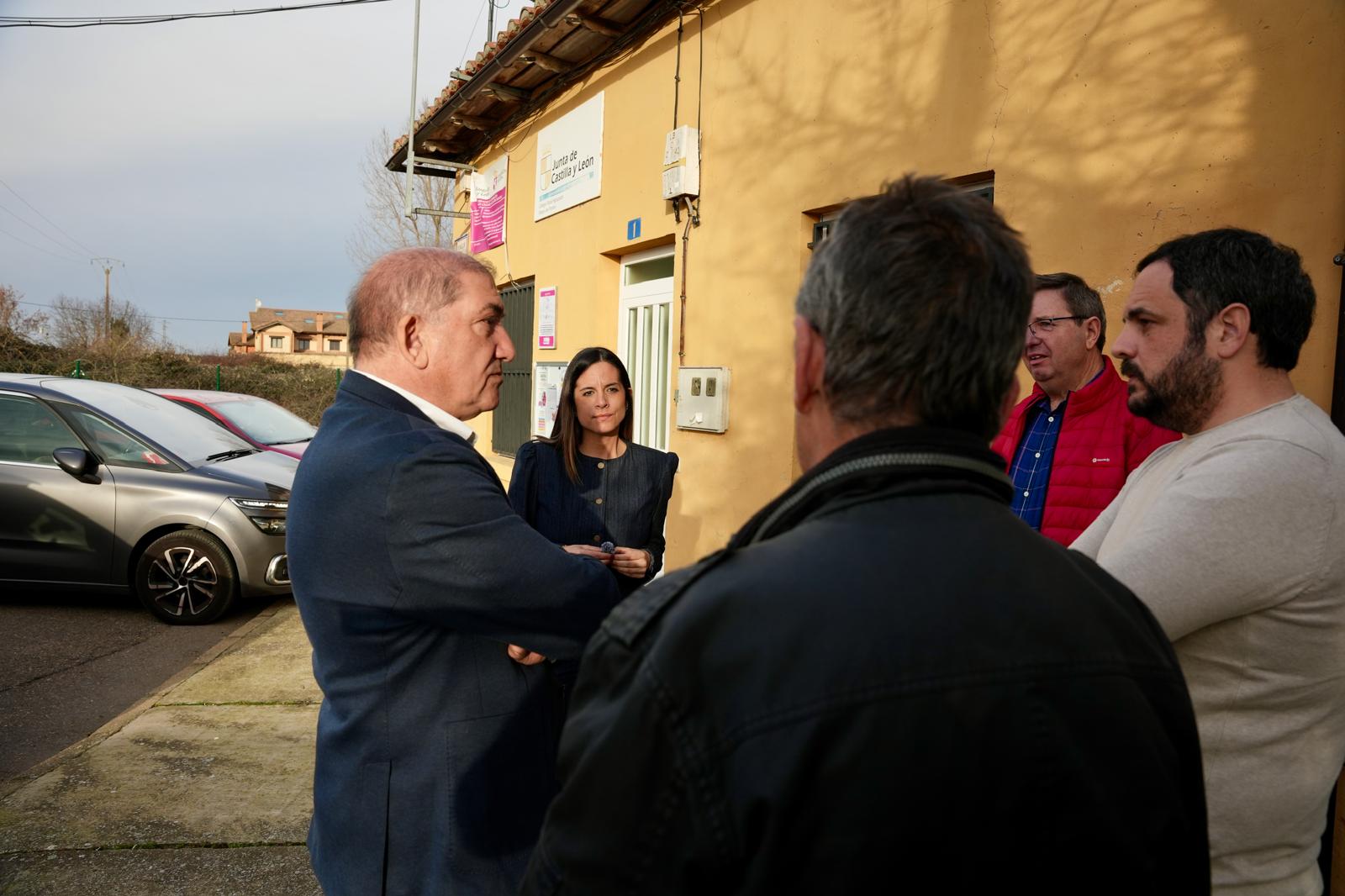 Visita de la candidatura del PSOE de León al municipio de Valdefresno | L.N.C. Visita de la candidatura del PSOE de León al municipio de Valdefresno | L.N.C.