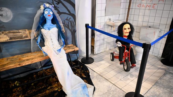 ‘La novia cadáver’ y ‘Saw’ han sido algunos de los protagonistas en la decoración de los Cines Van Gogh de la capital provincial.SAÚL ARÉN ‘La novia cadáver’ y ‘Saw’ han sido algunos de los protagonistas en la decoración de los Cines Van Gogh de la capital provincial.SAÚL ARÉN