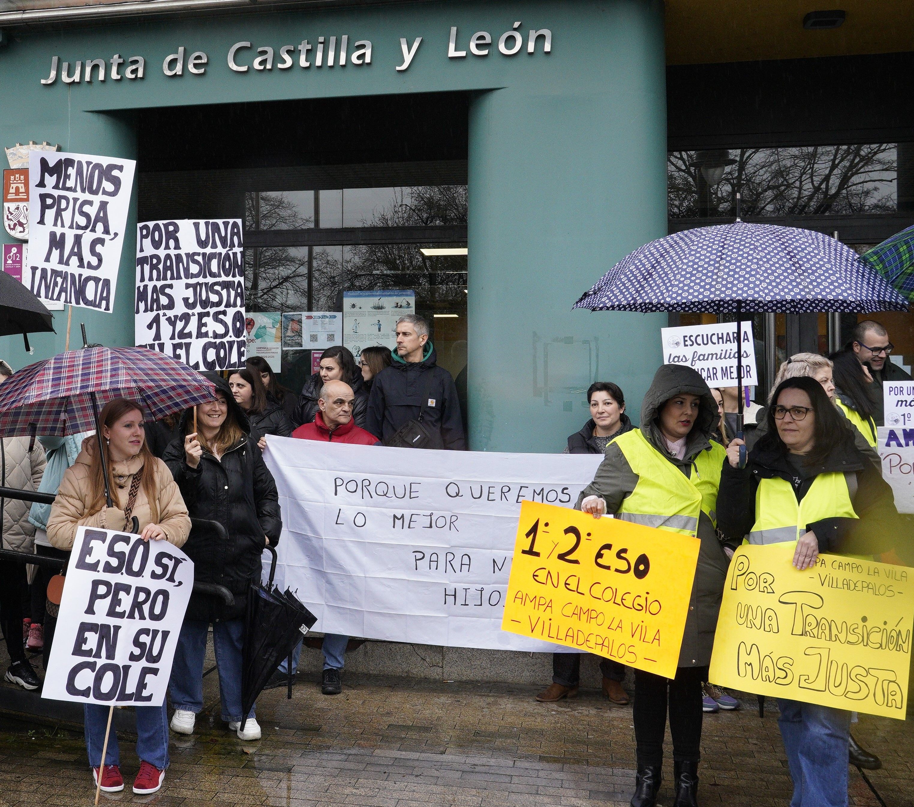 Concentración de las AMPAS ante la Junta. | ICAL