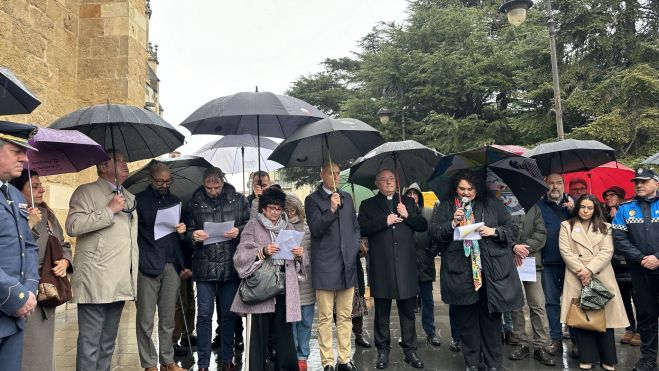 Un instante de la lectura del manifesto con motivo del Día Mundial de las Enfermedades Raras en la Plaza de Puerta Obispo Un instante de la lectura del manifesto con motivo del Día Mundial de las Enfermedades Raras en la Plaza de Puerta Obispo