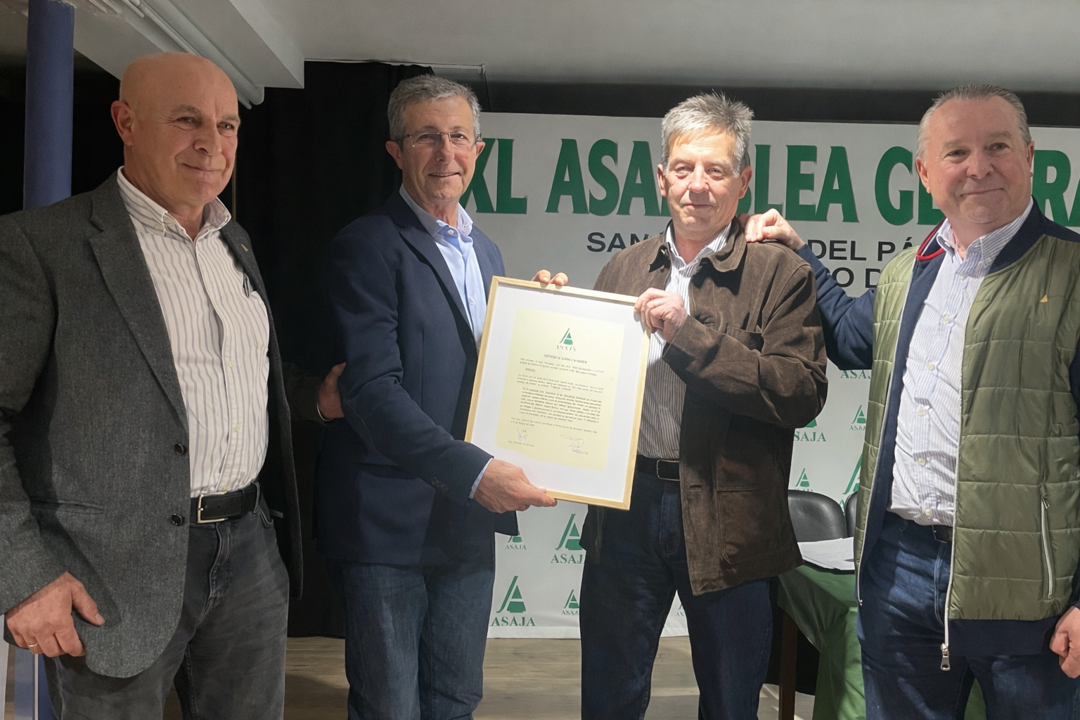 José Antonio Turrado, Demetrio Lozano, Arsenio García y Donaciano Dujo durante la entrega de la Insignia de Oro. | L.N.C.