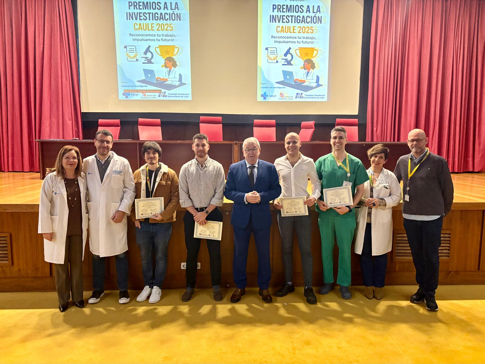 Foto de familia de los premiados.