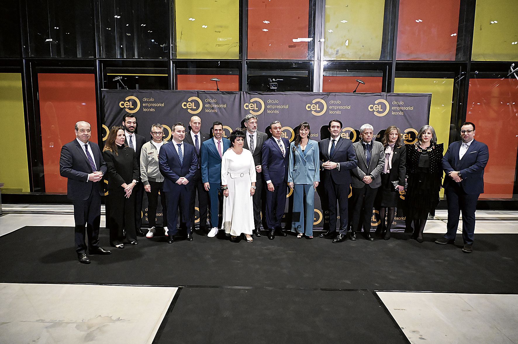 Todos los premiados de la 23ª Gala del CEL posan junto a autoridades y representantes institucionales | SAÚL ARÉN Todos los premiados de la 23ª Gala del CEL posan junto a autoridades y representantes institucionales | SAÚL ARÉN