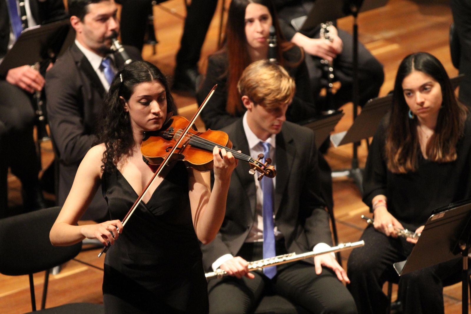 Mencia Gómez, durante su actuación en un concierto | CEDIDA A L.N.C. Mencia Gómez, durante su actuación en un concierto | CEDIDA A L.N.C.