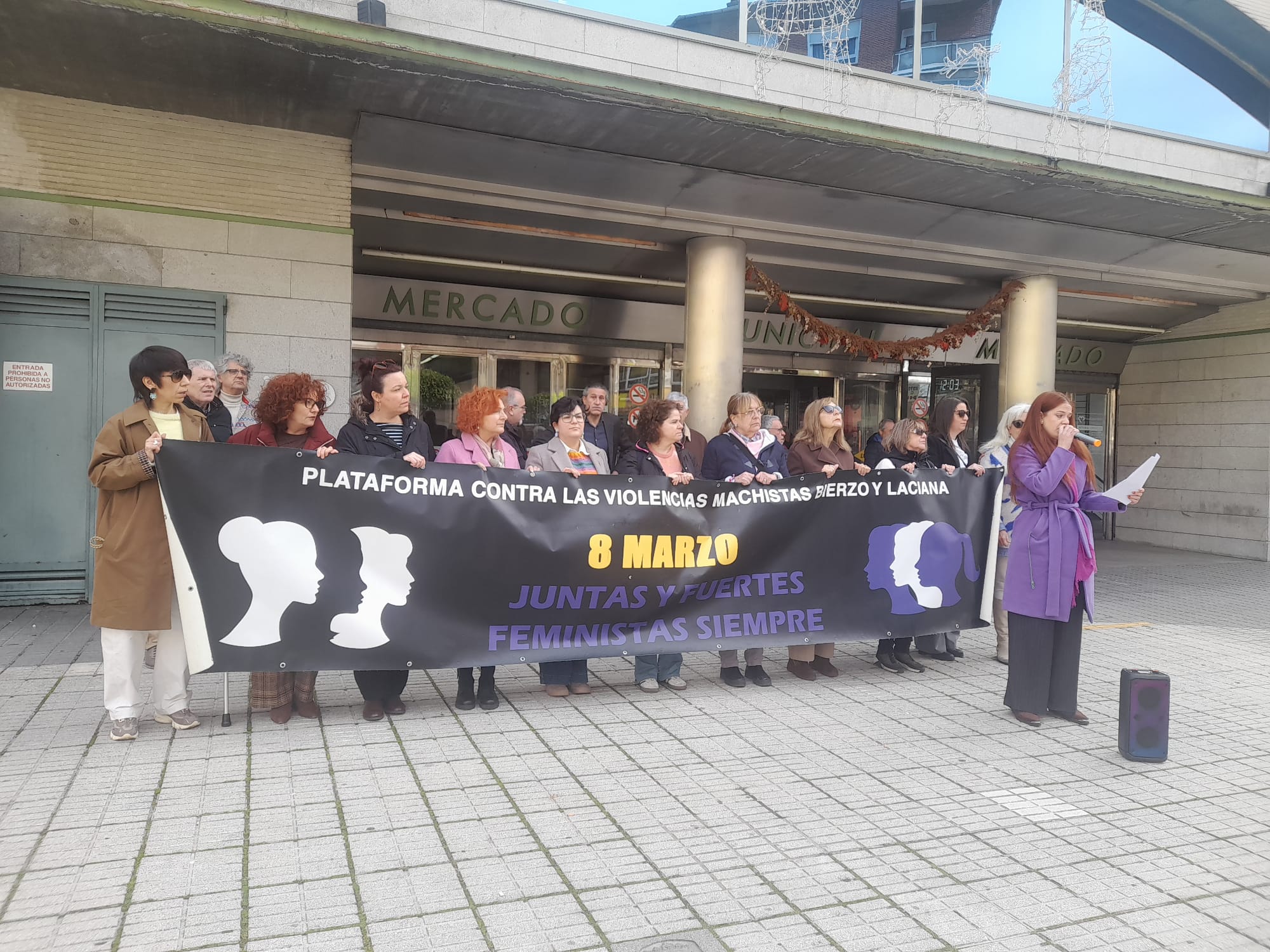 Otro Sábado sin sol en Ponferrada, llorando 16 asesinatos en lo que va de 2026. | MAR IGLESIAS