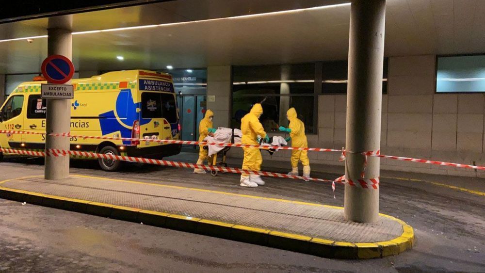 Traslado del primer paciente de Covid en la provincia de León, hace ahora seis años. | L.N.C. Traslado del primer paciente de Covid en la provincia de León, hace ahora seis años. | L.N.C.