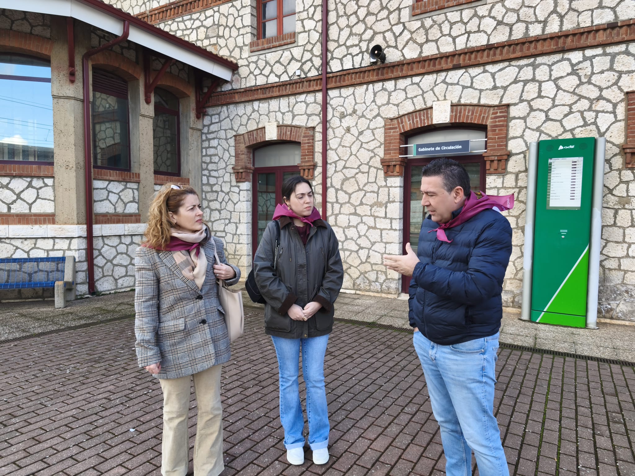 Un instante de la visita a Sahagún de Unión del Pueblo Leonés. | L.N.C.