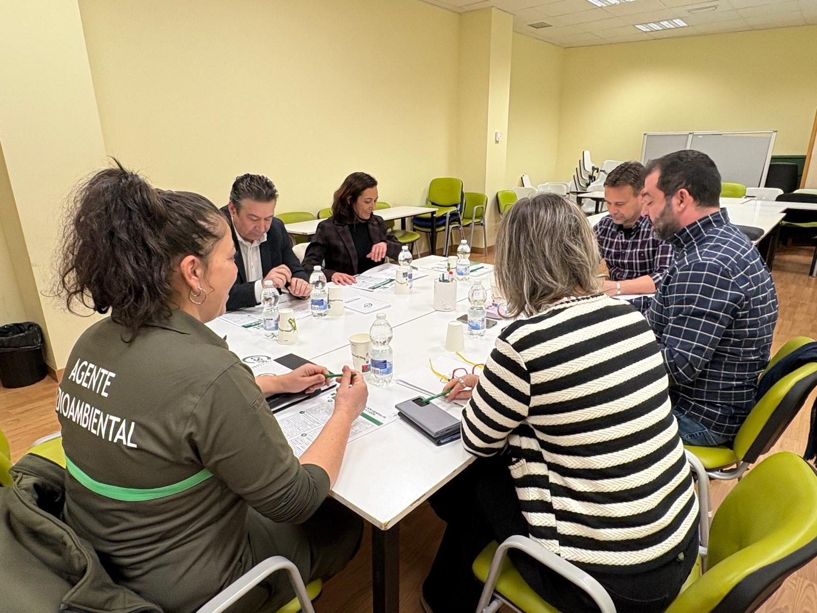 Un instante de la reunión mantenida entre UPL y el CSIF en relación con la la Ley del Cuerpo de Agentes Medioambientales. | L.N.C.