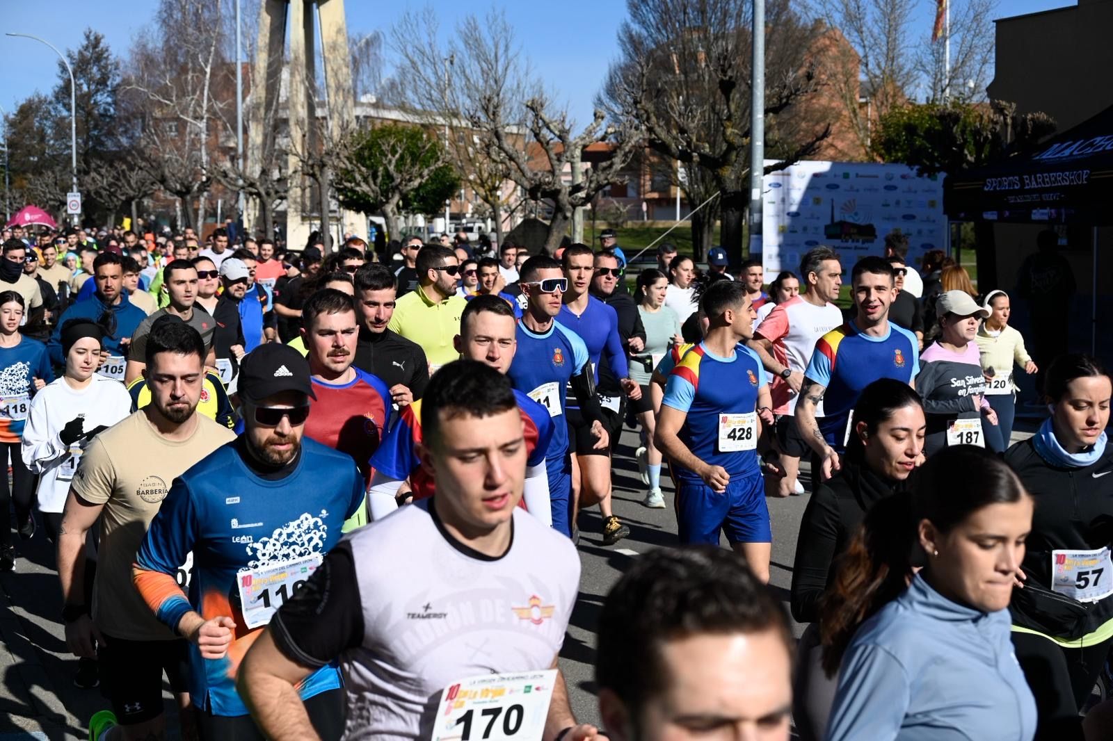 Uno de los primeros compases de la carrera de 10 kilómetros de La Virgen. | SAÚL ARÉN