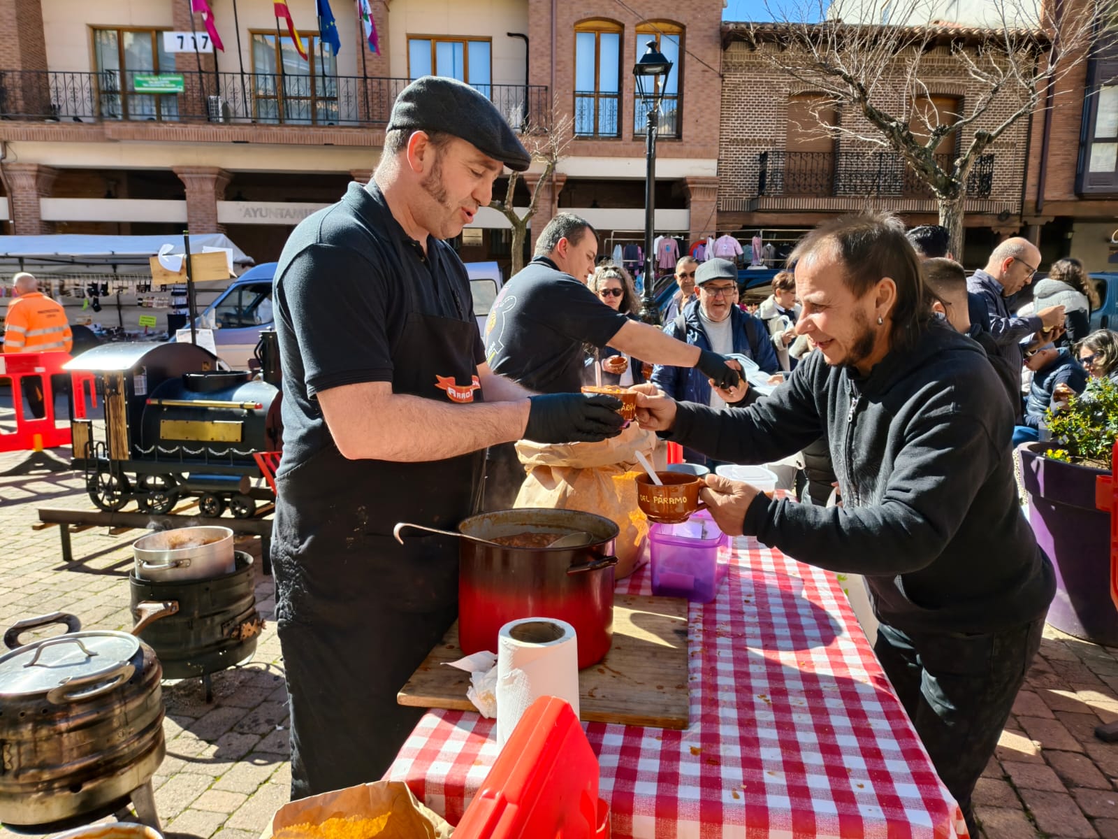 Imagen de la degustación de Alubias Paramesas celebrada este domingo en Santa María. | ALEJANDRO RODRÍGUEZ