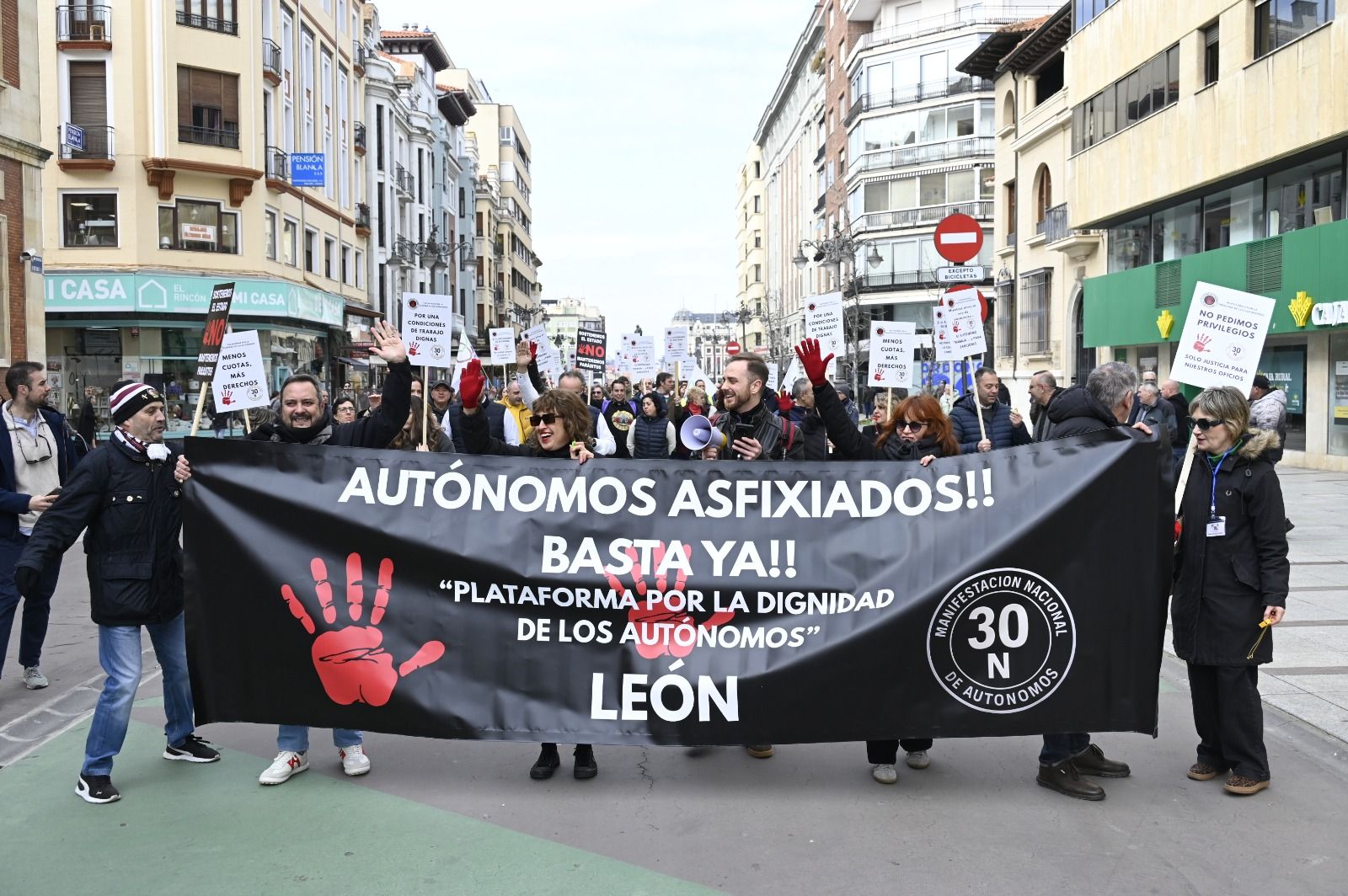 Un instante de la protesta de los autónomos celebrada en León. | SAÚL ARÉN