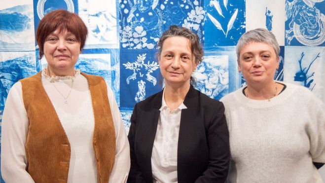 Primas hermanas ante el manto azul