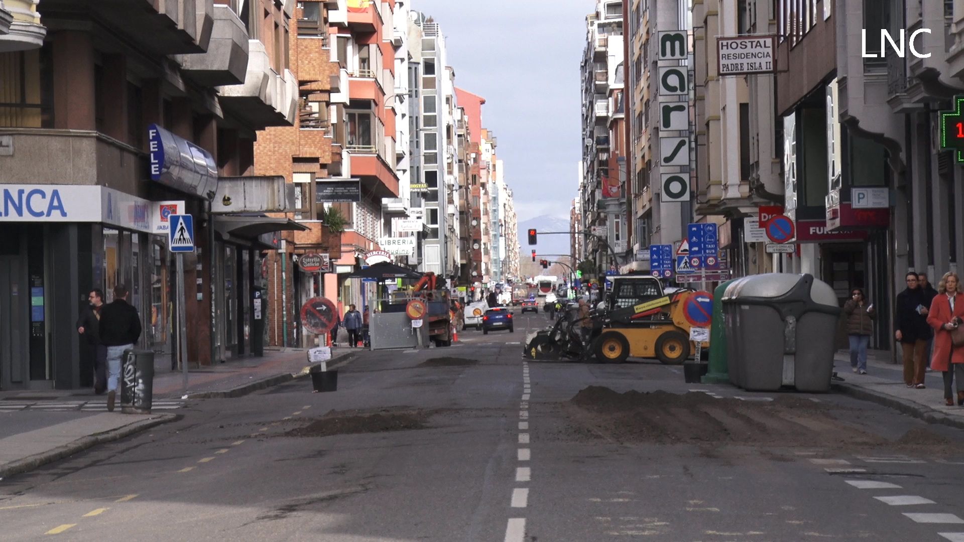 La reparación de baches en León corta la avenida Padre Isla La reparación de baches en León corta la avenida Padre Isla