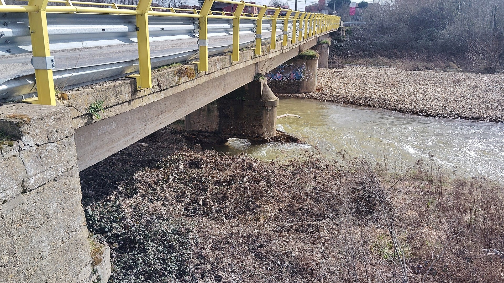 Estado del pilar del puente. Estado del pilar del puente.