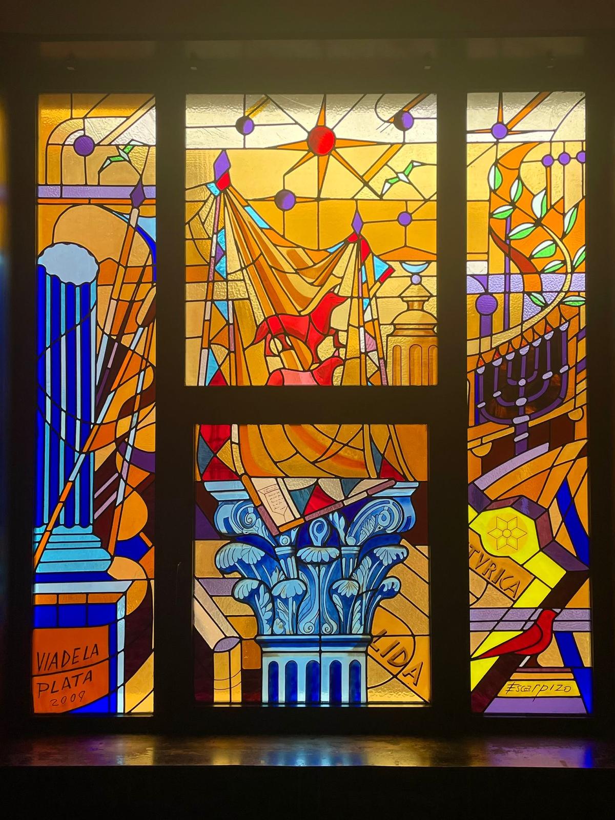 Vidieras del Ayuntamiento de Astorga realizadas por Escarpizo.