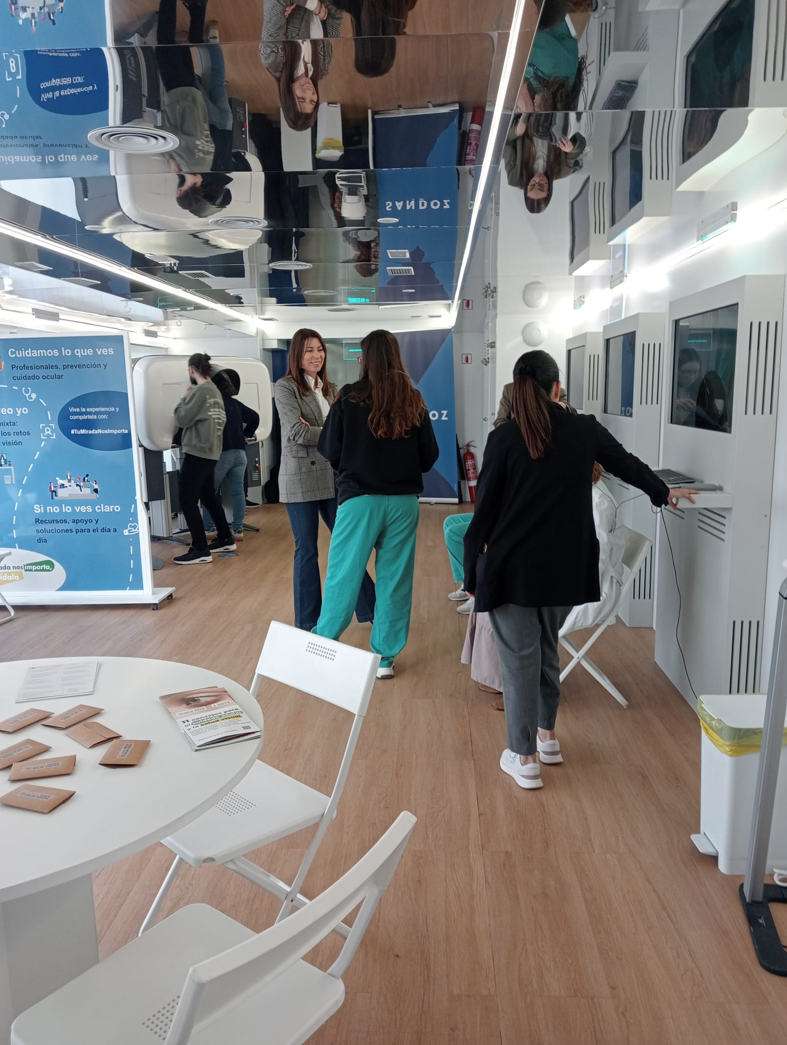 La Fundación ONCE Baja Visión (FOBV) y Sandoz llevaron al Complejo Asistencial Universitario de León (CAULE) la Unidad Móvil de salud visual | L.N.C.