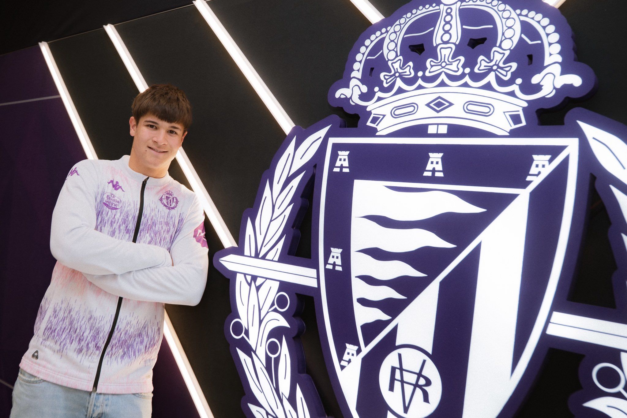 Mario Domínguez, excanterano de la Ponferradina, ha renovado su contrato con el Real Valladolid hasta 2028. REALVALLADOLID