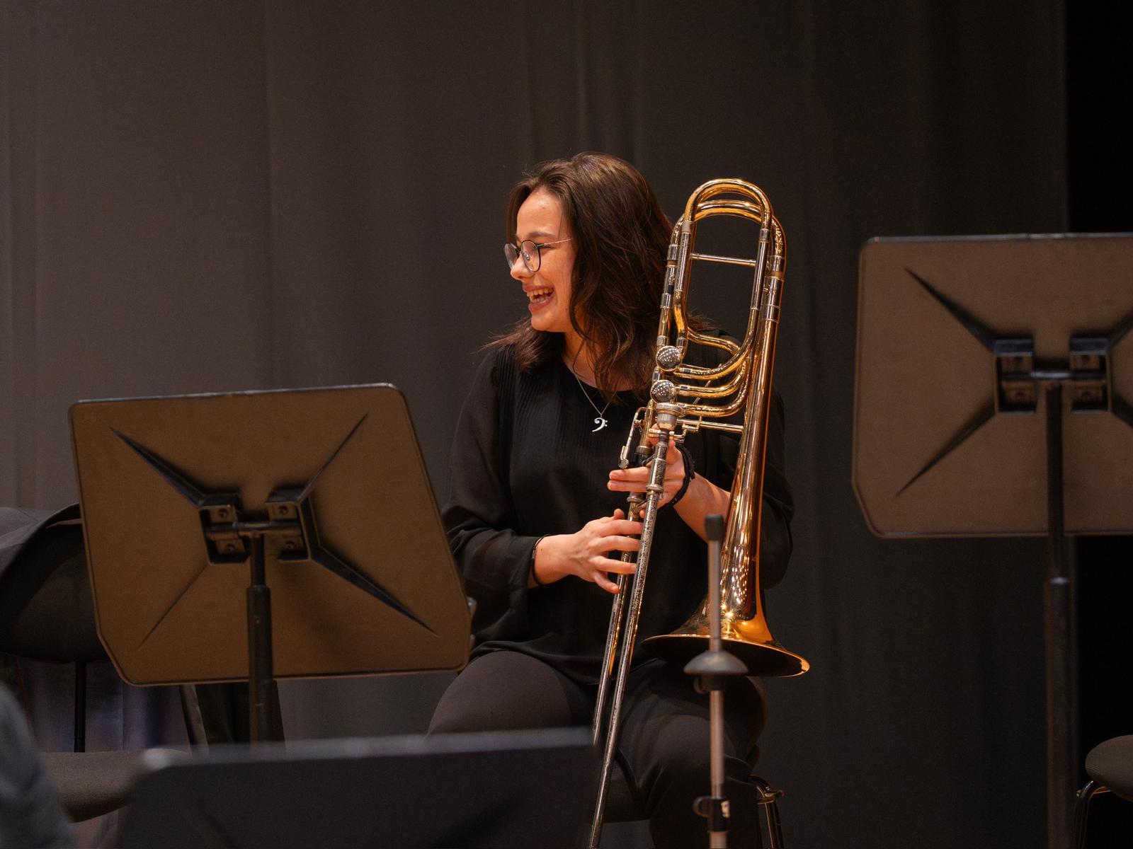 Joven trombonista berciana.