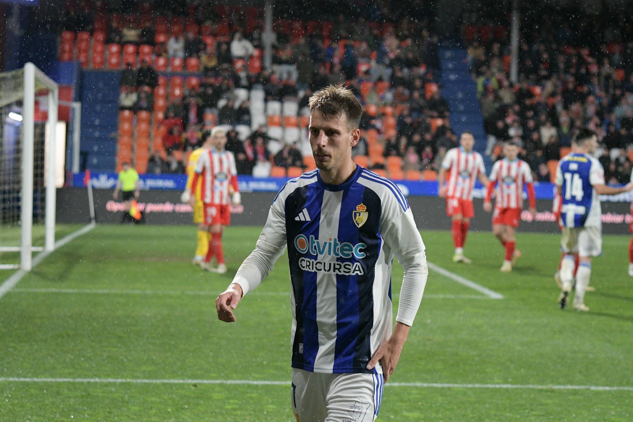Calderón será un a de las cuatro bajas de la Ponferradina recibiendo al Osasuna B. ENRIQUE RAMÓN